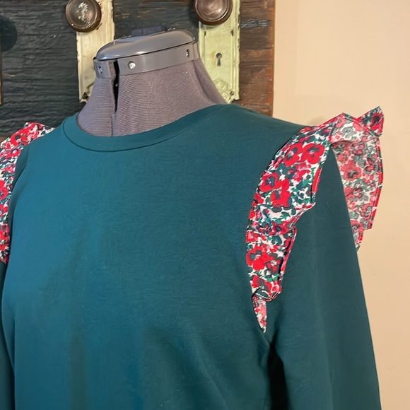 J. Crew Green Sweatshirt with Ruffle Sleeve Size Medium - Picture 4 of 16